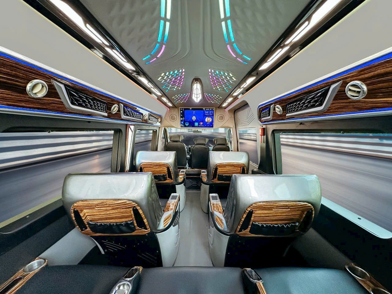 Dcar Limousine Da NangDa Nang Airport Transfer Da Nang Limousine Service Private Car from Da Nang Airport Dcar Limousine Da Nang VIP Airport Pickup Da Nang Da Nang to Hoi An by Limousine Best Airport Transfer Da Nang Ba Na Hills VIP Car Service